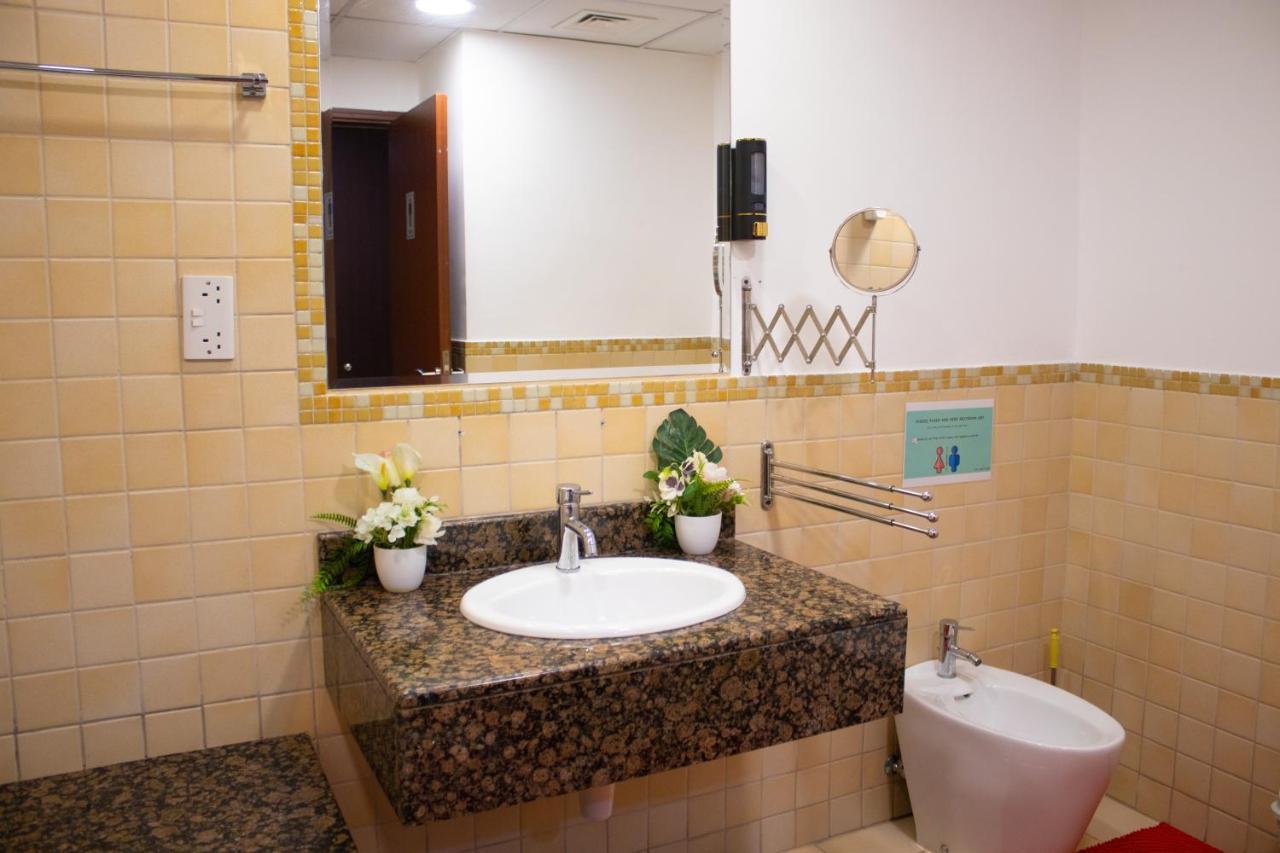 Lunar Hostel 96 迪拜 外观 照片