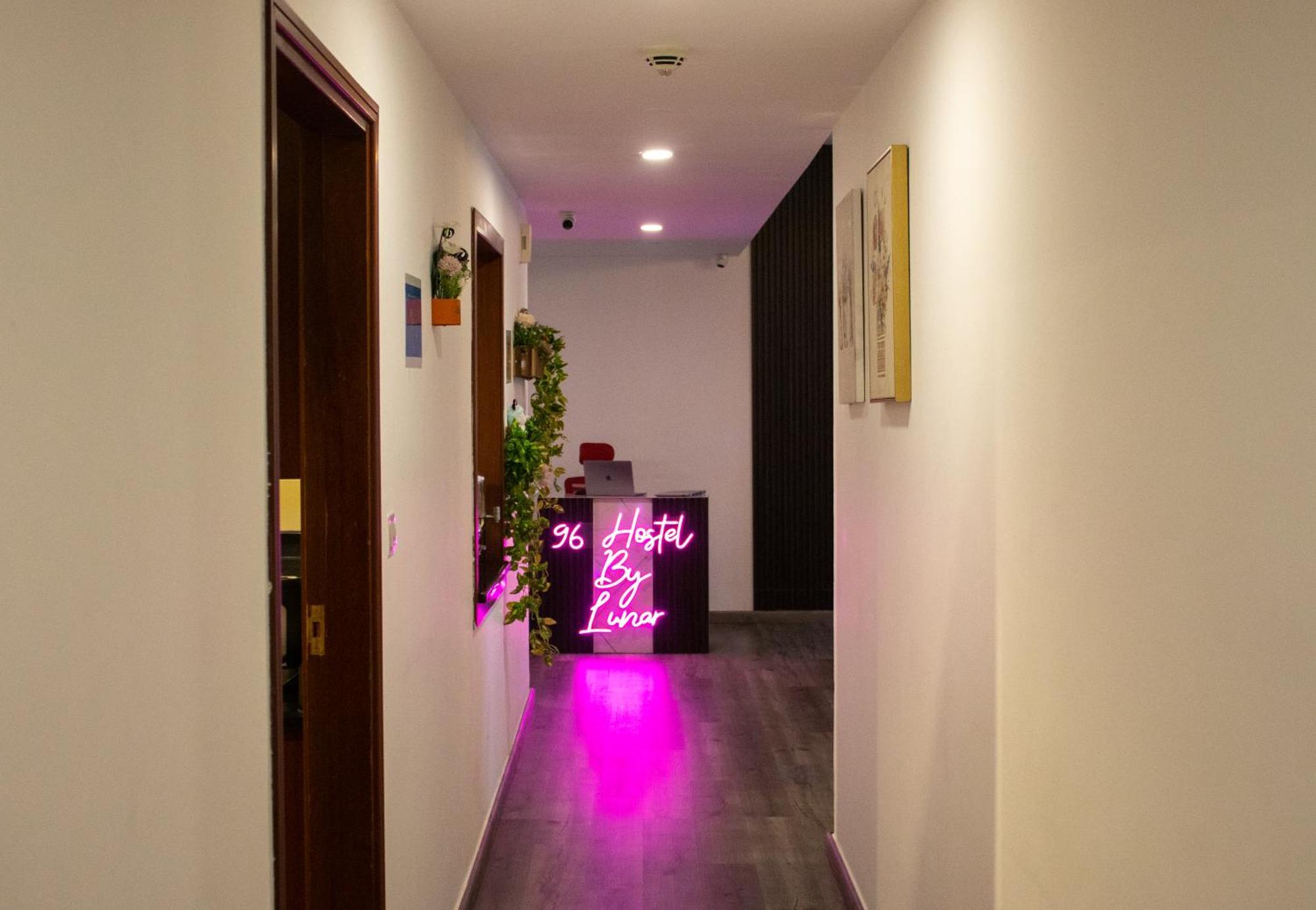 Lunar Hostel 96 迪拜 外观 照片