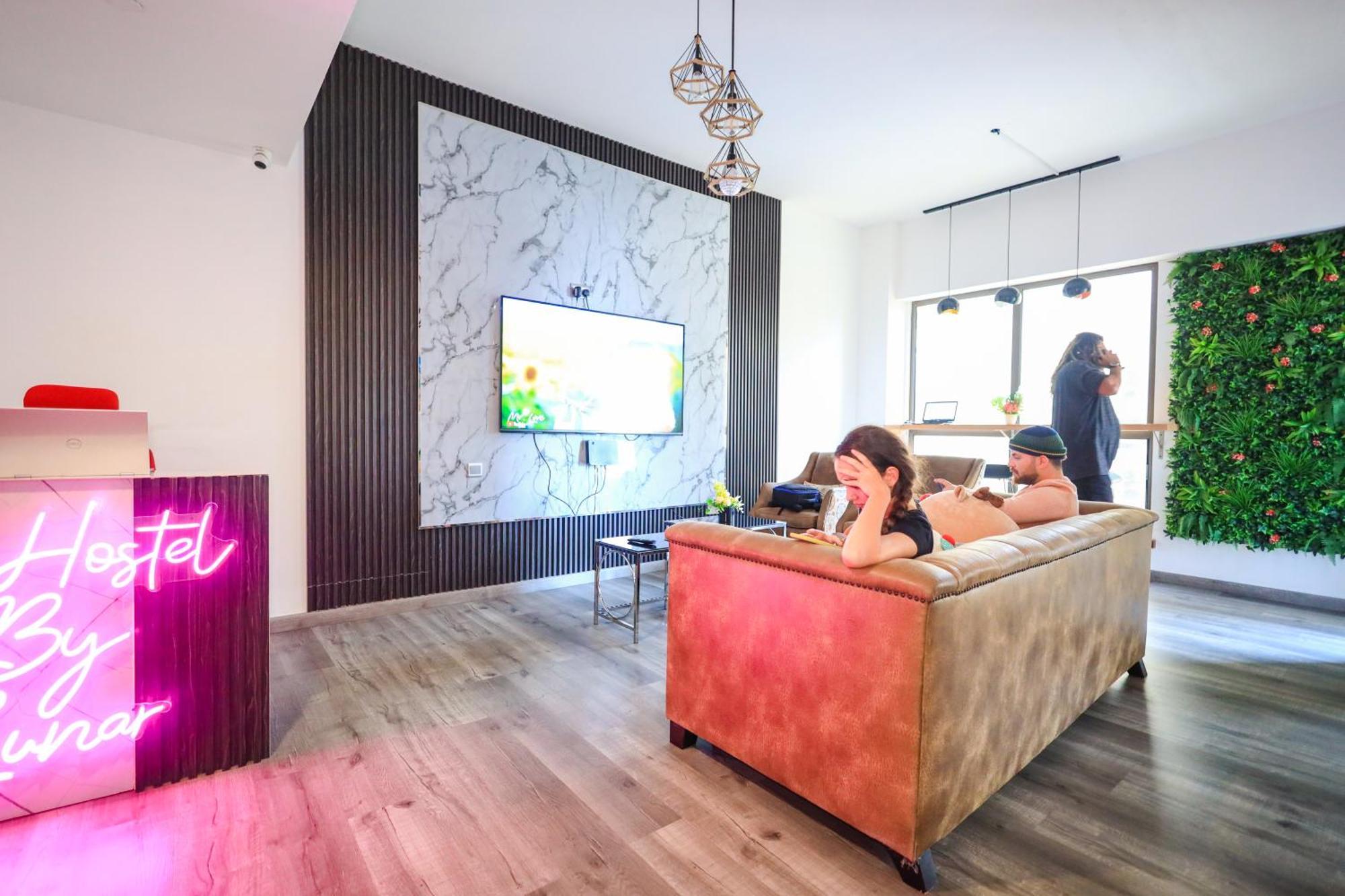 Lunar Hostel 96 迪拜 外观 照片